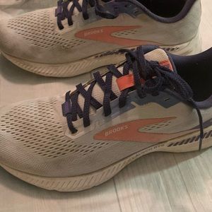 Brooks Launch GTS 8